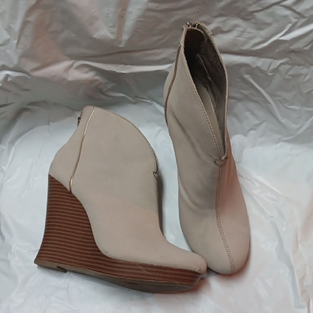 Jennifer Lopez Women's Cream Wedge Ankle Boots Size 7